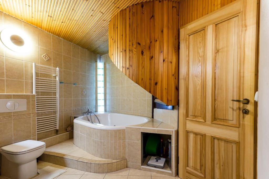 Rooftop 180M2 Loft With Private Sauna, Pozsony Kültér fotó