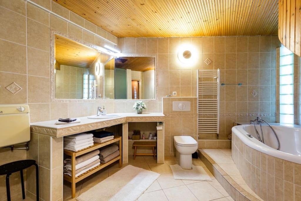 Rooftop 180M2 Loft With Private Sauna, Pozsony Kültér fotó