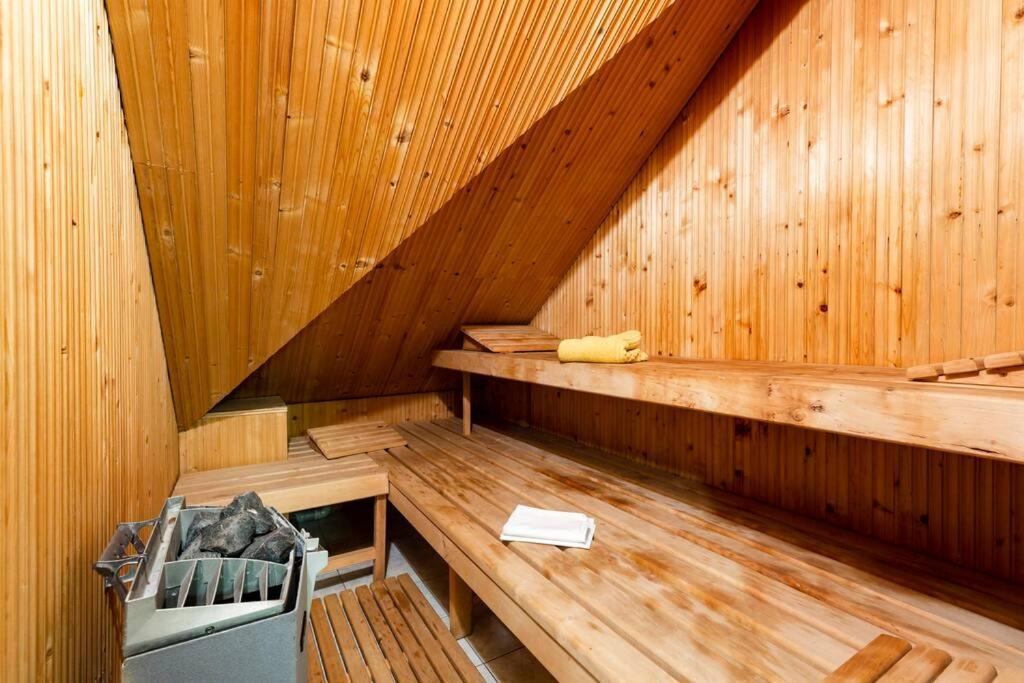 Rooftop 180M2 Loft With Private Sauna, Pozsony Kültér fotó